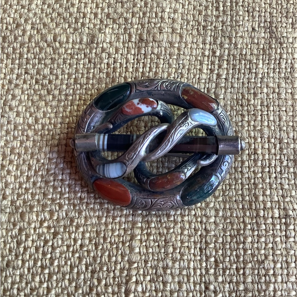 Antique Victorian Lovers Knot Scottish Agate